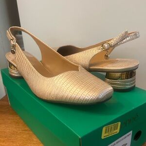 J.Renéé Taveta Slingback Flats – Pearl Beige Lizard Print, Size 9M